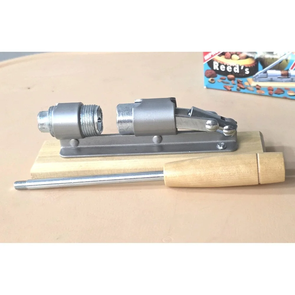 Vintage Reed's Rocket Model 815 Nut‎ Cracker in Original Box. MIS 1